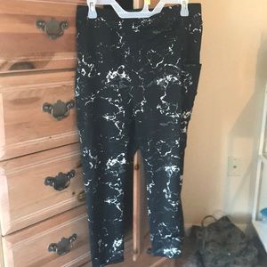 Pop Fit Capri length workout leggings with pockets!
